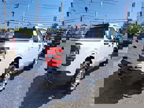 New 2025 Ford Maverick XL image 4