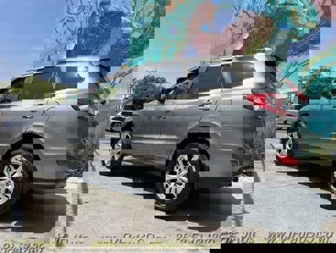 Used 2011 Hyundai Santa Fe SE image 3