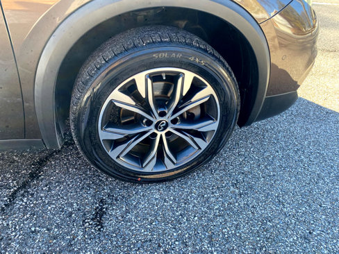 Used 2018 INFINITI QX30 Premium image 39