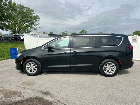 Used 2017 Chrysler Pacifica LX image 26