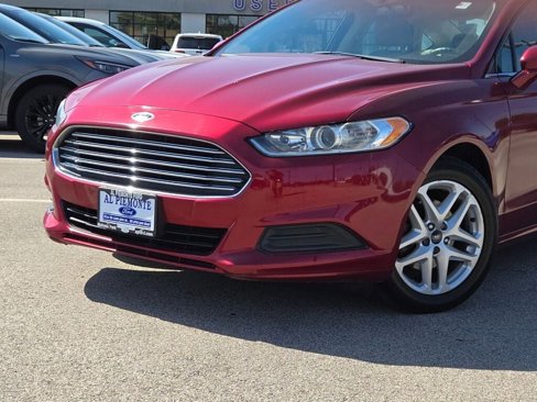 Certified 2016 Ford Fusion SE image 2