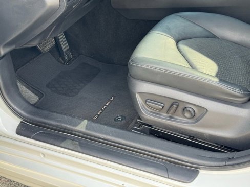 Used 2019 Toyota Camry XSE image 21