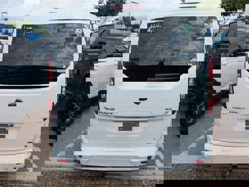 Used 2017 Ford Transit Connect XLT image 5