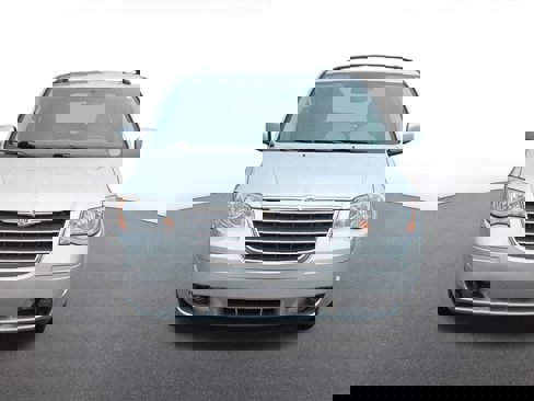 Used 2009 Chrysler Town & Country Touring image 9