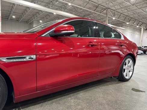 Used 2018 Jaguar XE Premium image 23