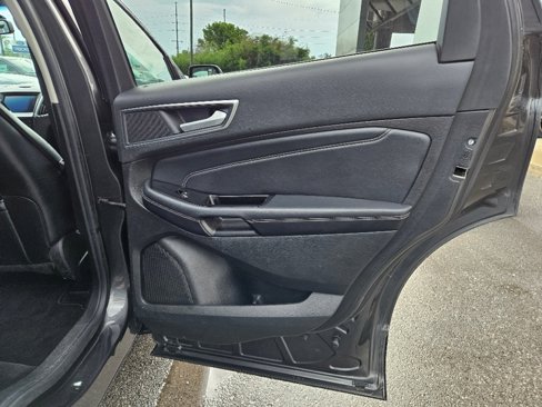 Used 2018 Ford Edge Titanium image 13
