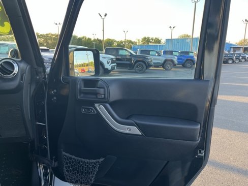 Used 2013 Jeep Wrangler Unlimited Rubicon w/ Dual Top Group image 29