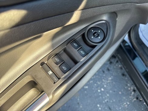 Used 2018 Ford Escape SE image 11