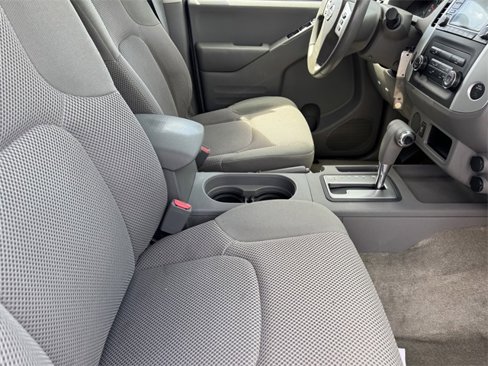 Used 2016 Nissan Frontier SV image 6