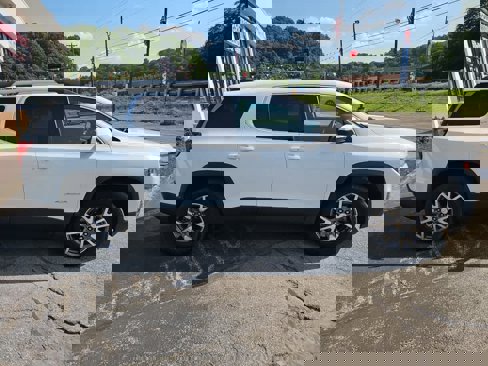 Used 2023 GMC Acadia SLT image 5