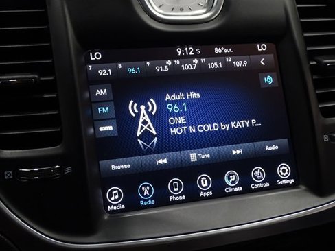 Used 2017 Chrysler 300 Limited image 24