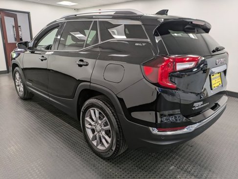 Used 2022 GMC Terrain SLT w/ Infotainment Package II image 6