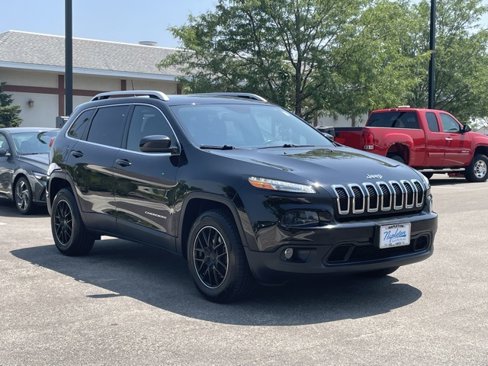 Used 2018 Jeep Cherokee Latitude Plus w/ Cold Weather Group image 5