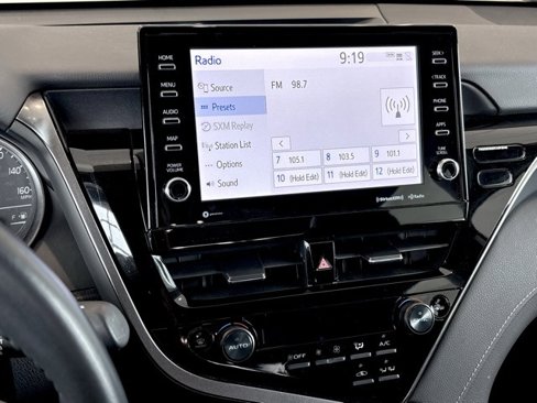 Used 2022 Toyota Camry SE image 19