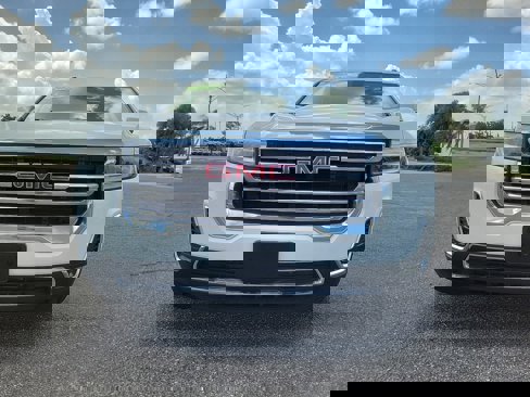 Used 2020 GMC Acadia SLE w/ Driver Convenience Package image 3