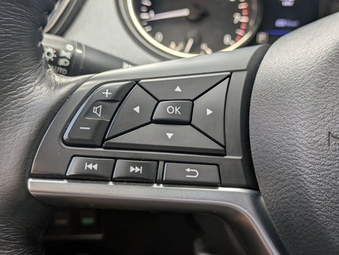 Used 2019 Nissan Rogue SV w/ Sun & Sound Touring Package image 17