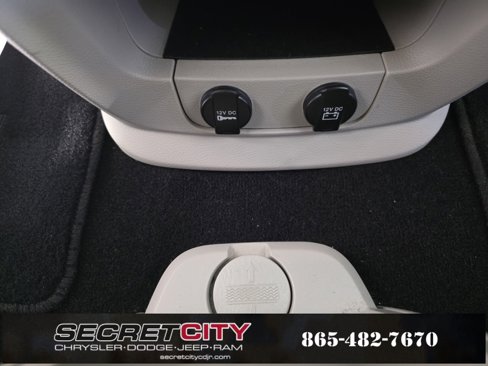 Used 2013 Dodge Grand Caravan SE image 24
