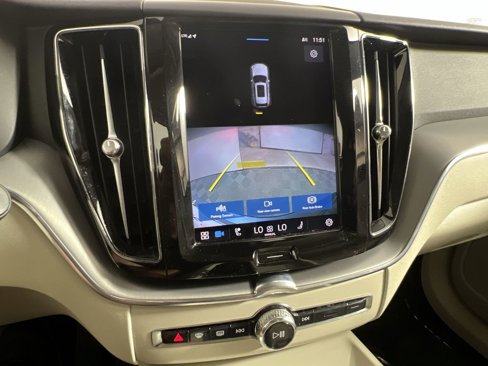 Used 2023 Volvo XC60 B5 Core image 25