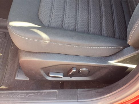 Used 2020 Ford Fusion SE image 4