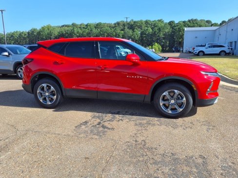 Used 2023 Chevrolet Blazer LT image 2