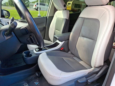 Used 2017 Chevrolet Bolt Premier w/ Driver Confidence II Package image 13