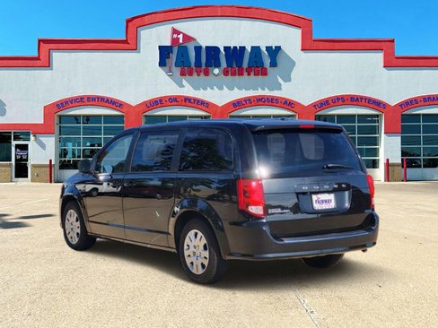 Used 2018 Dodge Grand Caravan SE w/ UConnect Hands-Free Group image 4