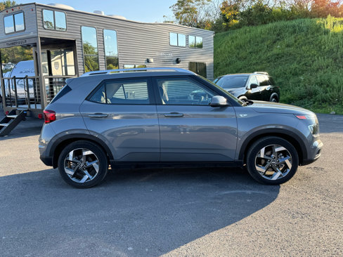 Used 2023 Hyundai Venue SEL image 4