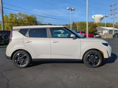 Used 2023 Kia Soul EX image 7