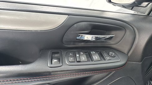 Used 2018 Dodge Grand Caravan GT image 22