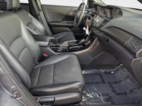 Used 2017 Honda Accord Sport image 19