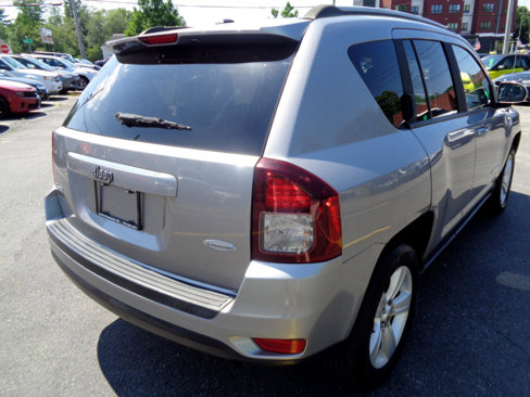 Used 2016 Jeep Compass Latitude image 17