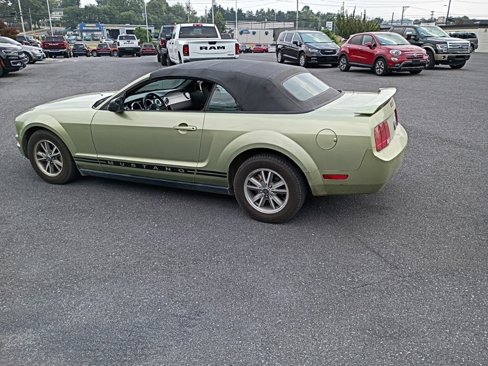 Used 2005 Ford Mustang Convertible image 5