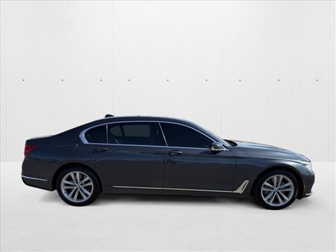 Used 2016 BMW 750i xDrive image 4