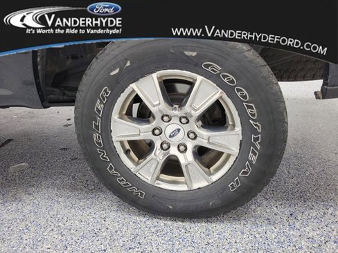 Used 2017 Ford F150 XLT w/ Equipment Group 302A Luxury image 5