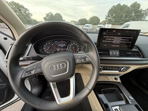 Used 2024 Audi Q5 2.0T Premium w/ Convenience Package image 10