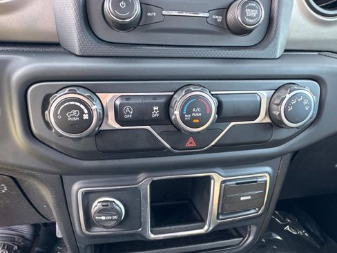 Used 2018 Jeep Wrangler Sport image 19