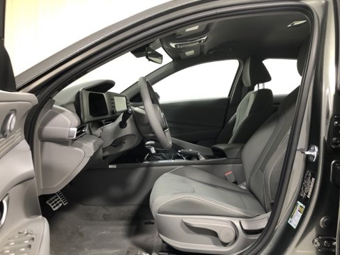 New 2025 Hyundai Elantra Sport image 17