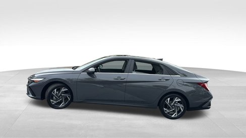 Used 2024 Hyundai Elantra Limited image 4