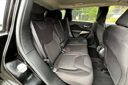 Used 2017 Jeep Cherokee Latitude image 24