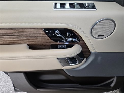 Used 2018 Land Rover Range Rover HSE image 21