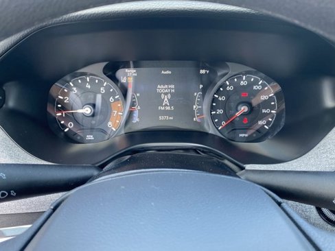 Used 2025 Jeep Compass Sport image 13