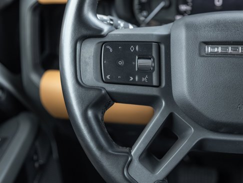 Used 2023 Land Rover Defender 130 X-Dynamic SE image 15