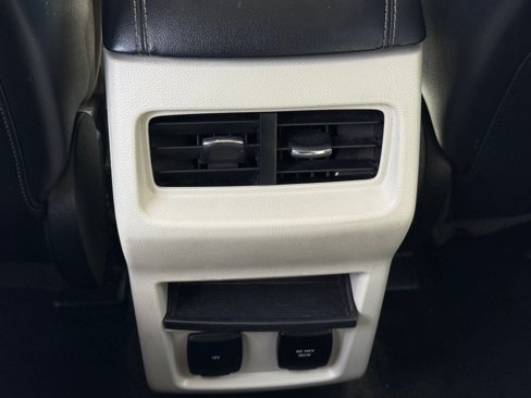 Used 2018 Ford Edge Titanium w/ Technology Package image 29