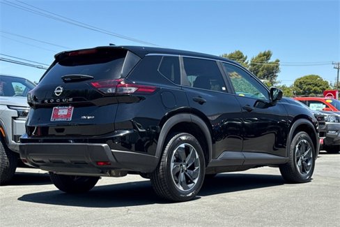 Used 2024 Nissan Rogue SV image 4