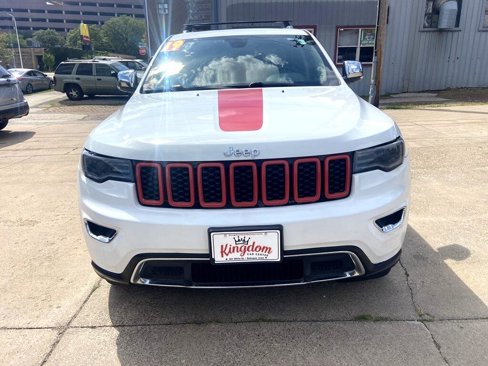 Used 2019 Jeep Grand Cherokee Limited w/ Luxury Group II image 2