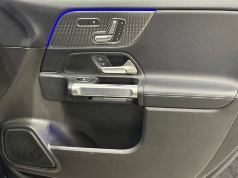 Used 2020 Mercedes-Benz GLB 250 4MATIC image 32