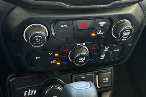 Used 2022 Jeep Renegade Latitude image 29