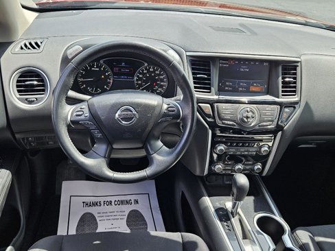Used 2019 Nissan Pathfinder SV image 4
