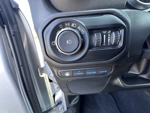 Used 2022 Jeep Wrangler Unlimited Sahara w/ Cold Weather Group image 17