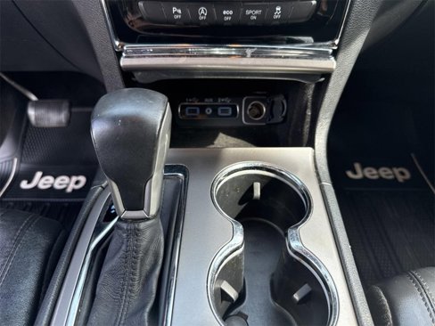 Used 2019 Jeep Grand Cherokee Limited image 16
